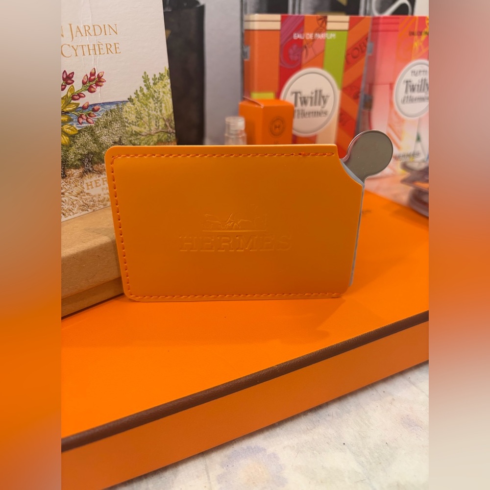 🧡NWT HERMÈS Accs. Travel Size Fragrances/Lipstick/Birkin Pop Socket/Mirror 🧡 - Picture 12 of 12